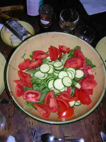 salat mit tomaten und zucchini